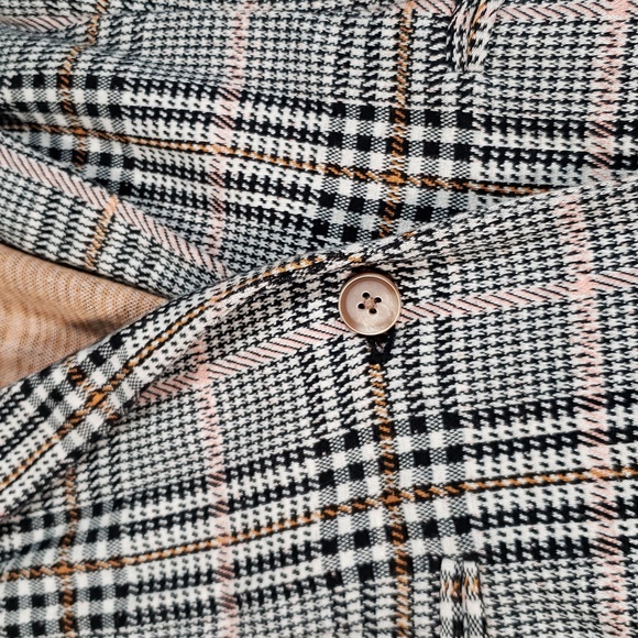 🧥Old navy cotton button up plaid blazer in Medium 🧥 - Picture 3 of 10